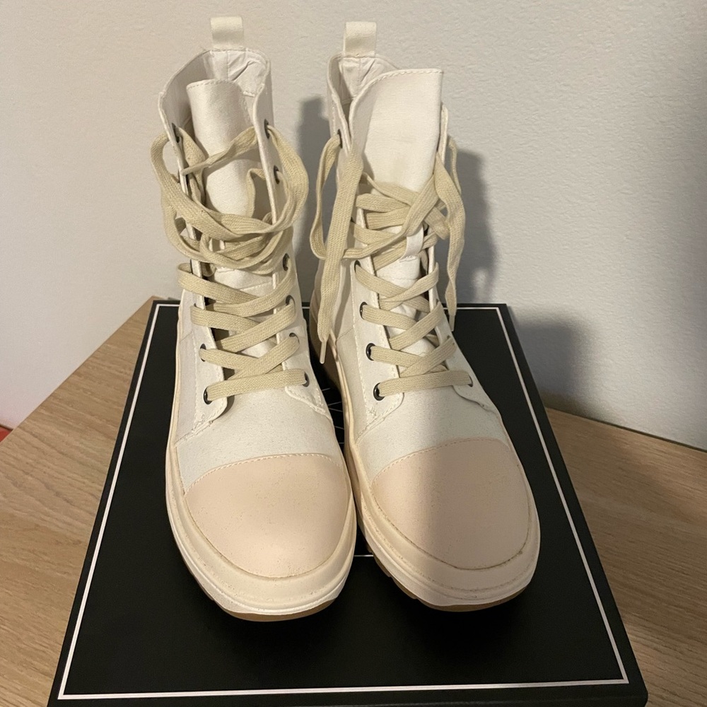 Brand new canvas boots size 8.5 with the box